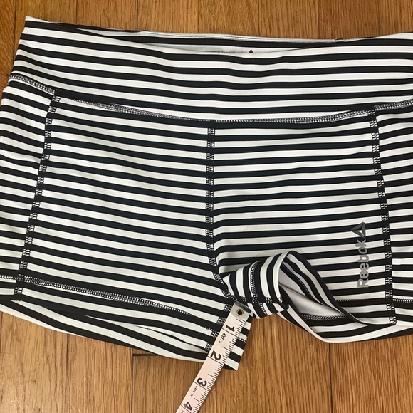 Reebok 2” Speedwick Shorts - Striped Size M - Picture 6 of 7